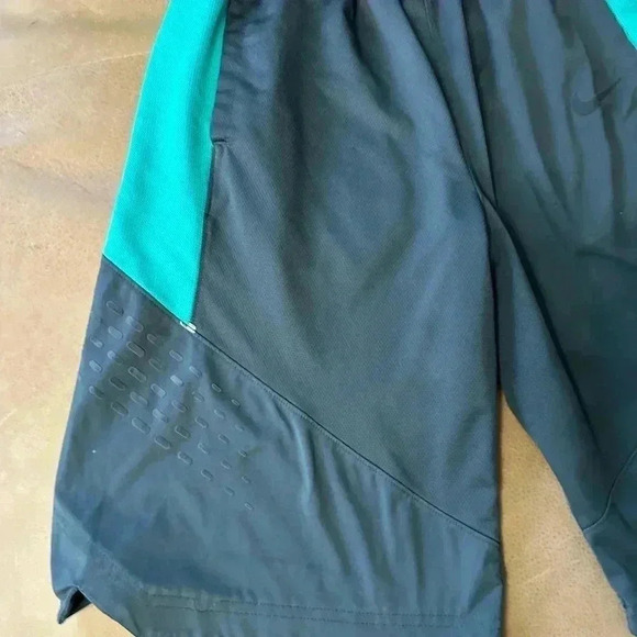 Nike Men’s Gray And Teal Dri Fit Shorts With Pockets Size Small - Picture 3 of 8